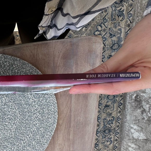 Taylor Swift reputation official tour book - Picture 3 of 4